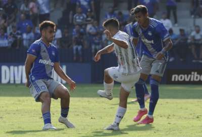 Delf&iacute;n ahonda la crisis de Emelec al sacarle tres puntos en su casa