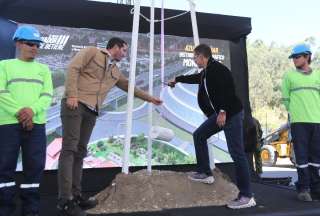 Presidente Noboa puso la primera piedra del distribuidor de tr&aacute;fico Monay - IESS ubicada en Azuay