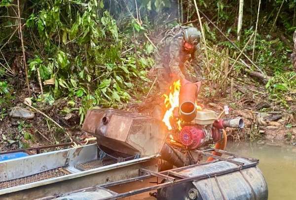 En Sucumb&iacute;os, fue destruido un campamento de miner&iacute;a ilegal por parte del Bloque de Seguridad