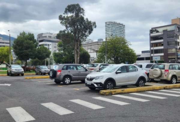 Los trabajos en tres estacionamientos de La Carolina iniciaron este mi&eacute;rcoles, se&ntilde;ala el Municipio de Quito. 