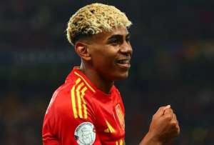 El futbolista del Barcelona, Lamine Yamal, celebró sus 18 años con una polémica fiesta que ha causado críticas en redes sociales.