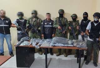 Fuerzas Armadas decomisan arsenal de "Los Lobos" en Camilo Ponce