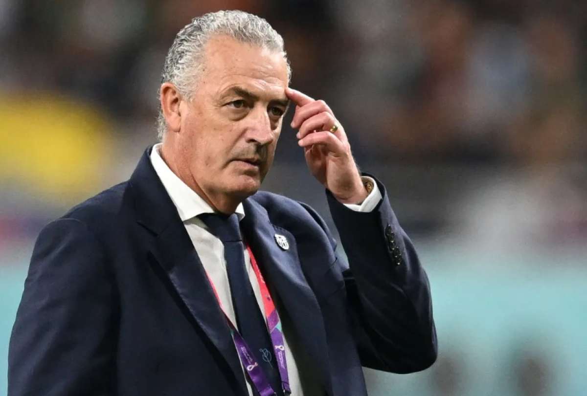 Gustavo Alfaro todav&iacute;a no ha definido si dirigir&aacute; a Ecuador en las eliminatorias al Mundial 2026. 