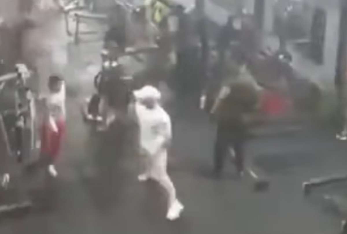 El techo de un gimnasio colapsó durante un vendaval. Ocurrió en Colombia.