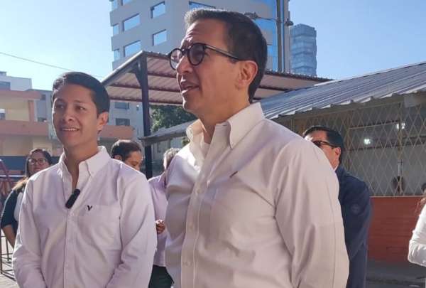 El aspirante a Alcalde, Pedro Jos&eacute; Freile, vot&oacute; a las 7:30