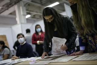 Encuestas apuntan a un empate t&eacute;cnico en la segunda vuelta electoral de Colombia