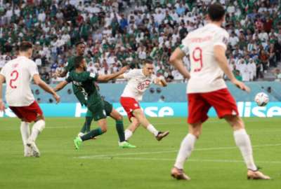 Polonia derrot&oacute; a Arabia Saudita 2-0 y se acerc&oacute; a los octavos de final