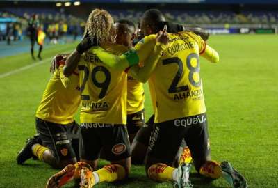 Los jugadores de Aucas celebran el gol ante &Ntilde;ublense