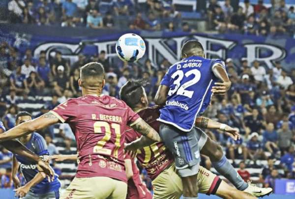 Emelec jugar&aacute; en Latacunga