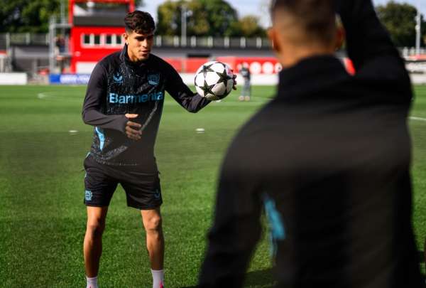 Piero Hincapi&eacute; ser&aacute; titular ante el AC Milan