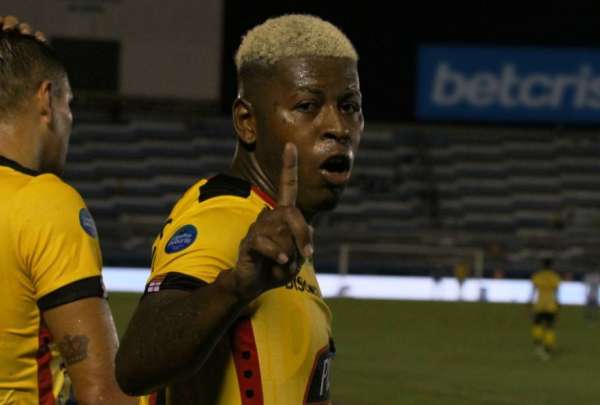 Carlos Garc&eacute;s y Gabriel Cortez no podr&aacute;n jugar contra Barcelona por un acuerdo econ&oacute;mico