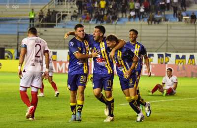 Delf&iacute;n remont&oacute; al Real Tomayapo y tiene opciones de clasificarse en la Copa Sudamericana.