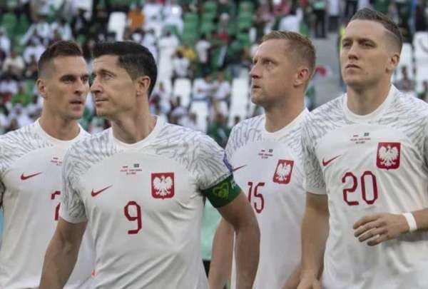 Piotr Zielinski revel&oacute; que estuvo a punto de pedir a los argentinos que bajen el ritmo