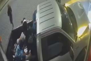 Camioneta se estrell&oacute; contra una vivienda en Pedernales
