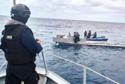 La FF.AA encontraron el semisumergible a 32 millas n&aacute;uticas de Esmeraldas.