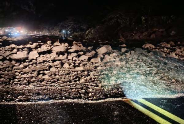 Lodo y rocas se acumularon en la Panamericana Norte, por el desbordamiento del R&iacute;o Pisque.