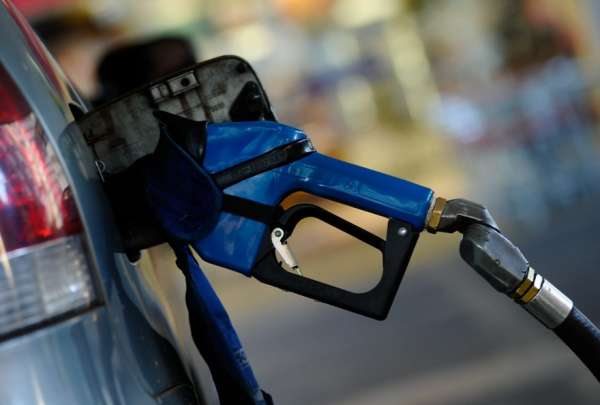 El Gobierno Nacional compensar&aacute; a propietarios de transporte comercial como taxis, tricimotos y camionetas.