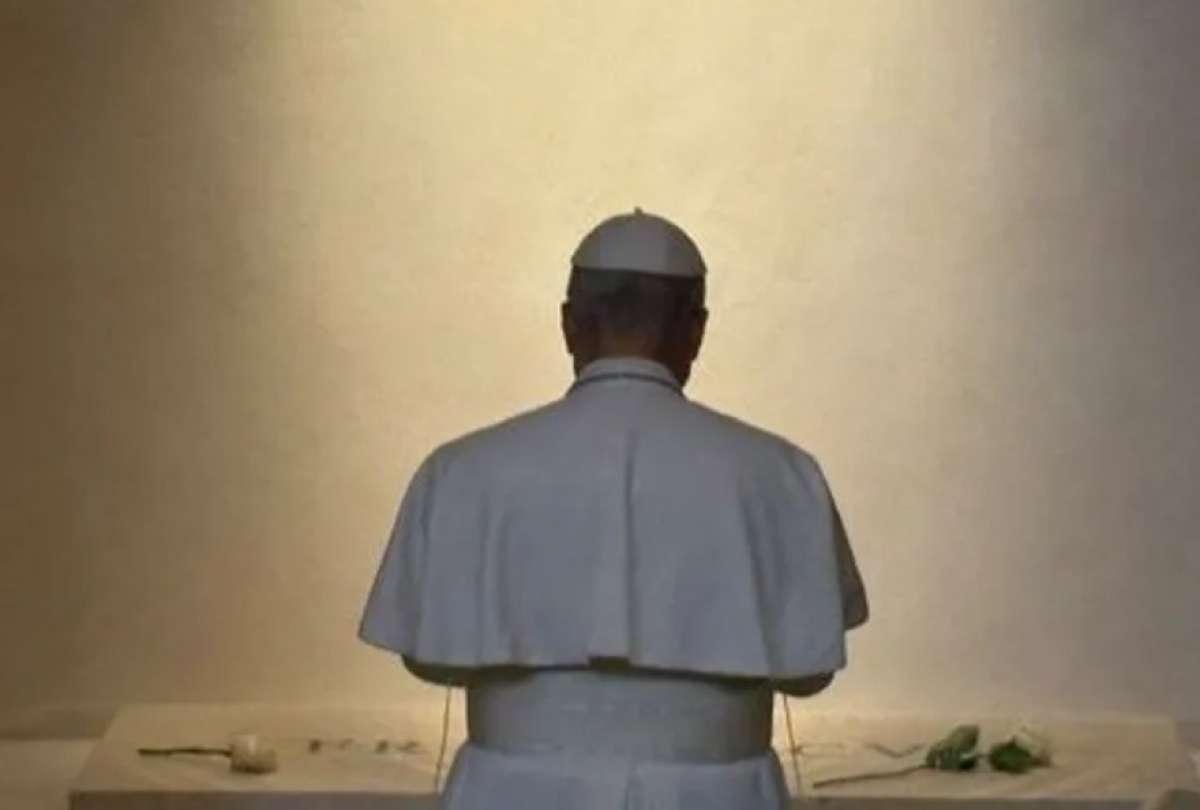 El papa León XIV oró en la tumba de Francisco