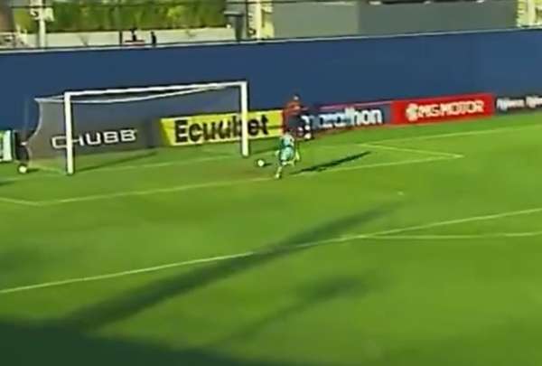 Alexis Villa fall&oacute; en el segundo gol del Manta