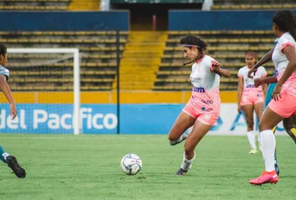 Fernanda V&aacute;sconez se retira del f&uacute;tbol para dedicarse a la dirigencia deportiva