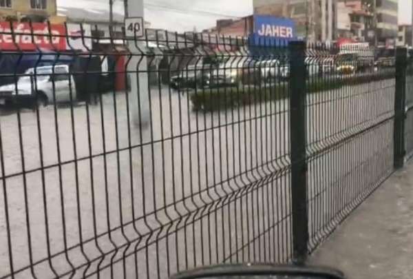La lluvia ocurrida en Cuenca, la tarde de este domingo, 29 de septiembre de 2024, le da respiro a la ciudad y al pa&iacute;s. Se reportaron varias inundaciones.