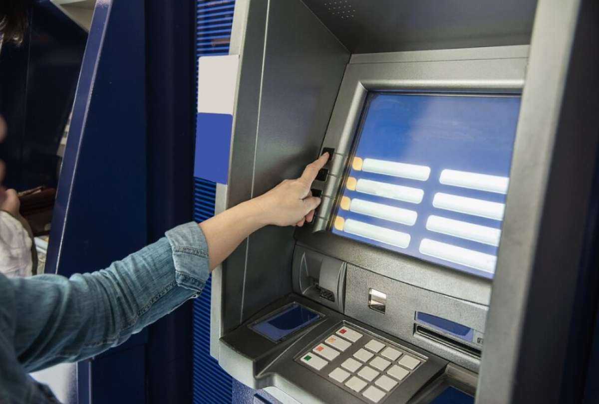 ¿Puedo hacer depósitos y transferencias durante el feriado de Carnaval? 