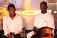 Gonzalo Plata y Mois&eacute;s Caicedo estallaron de risa en media rueda de prensa