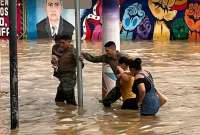 Fuerzas Armadas apoyaron en las inundaciones de Chone (Manab&iacute;). 