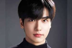 Lee Ji Han falleci&oacute; a los 24 a&ntilde;os durante la estampida en el barrio Itaewon.