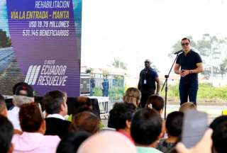 Presidente Noboa dio inicio a trabajos de rehabilitaci&oacute;n de la V&iacute;a E-15