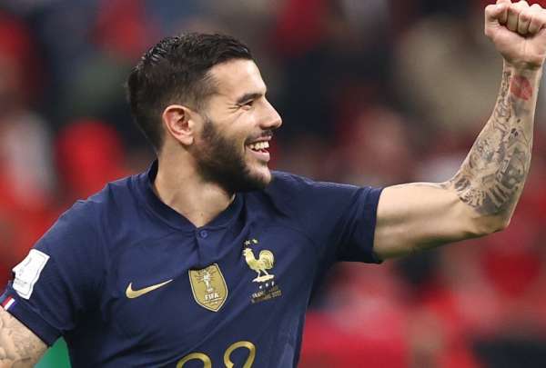 El lateral Theo Hern&aacute;ndez festeja el primer tanto de Francia sobre Marruecos. 