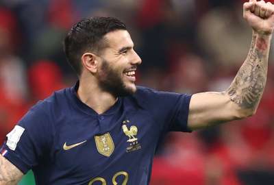 El lateral Theo Hern&aacute;ndez festeja el primer tanto de Francia sobre Marruecos. 