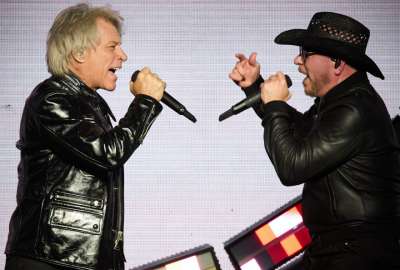 Conozca qu&eacute; canci&oacute;n interpretar&aacute;n Bon Jovi y Pitbull.