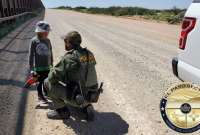 El menor de edad fue hallado cerca de la ciudad de El Paso, Texas.