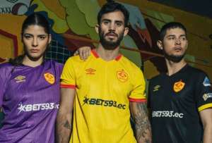 El campeón presentó la camiseta con la que defenderá el trofeo en 2023