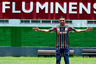 Mario Pineida fue presentado en el Fluminense como nuevo refuerzo