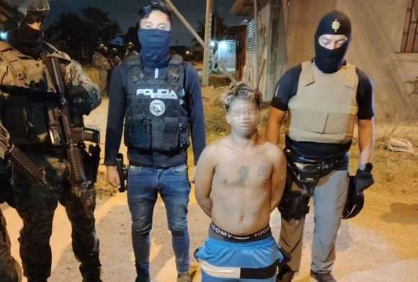 Alias "La X" y "Pollito", presuntos cabecillas de las bandas Chone Killer y Ben 10, fueron detenidos en una operaci&oacute;n milita en Guayaquil.