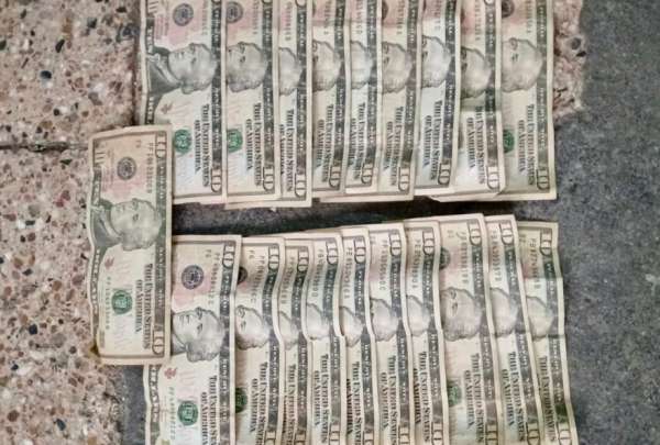 La Fiscal&iacute;a realiza un operativo en la c&aacute;rcel El Inca, al norte de Quito. Tres gu&iacute;as fueron aprehendidos.