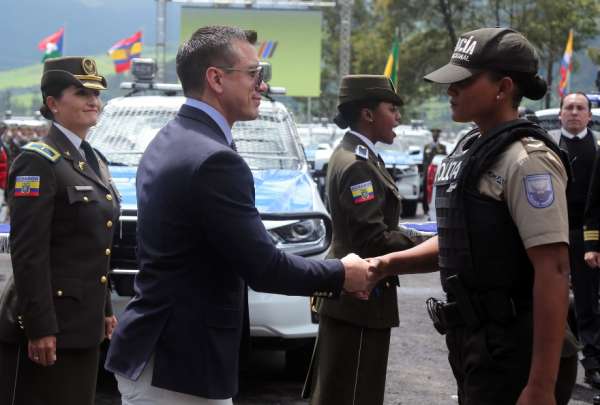 El presidente Daniel Noboa presidi&oacute; la ceremonia de graduaci&oacute;n de nuevos agentes de polic&iacute;a. 