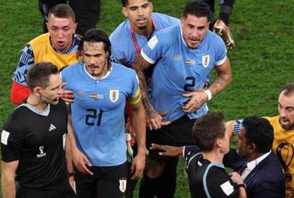 La FIFA abre expedientes disciplinarios a Uruguay, Gim&eacute;nez, Cavani, Muslera y God&iacute;n