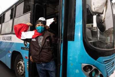Los transportistas en Perú paralizan sus servicios, como protesta ante la ola de extorsiones que viven en ese sector.