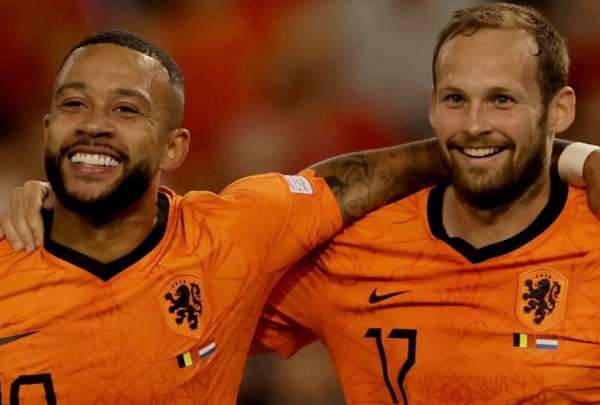 Memphis Depay (izq.) fue la figura de Pa&iacute;ses Bajos ante B&eacute;lgica, con sus dos goles