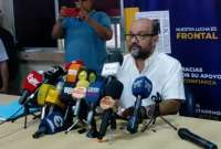 En rueda de prensa, Cristian Sarmiento, representante de la Federación de Transportadores Urbanos del Guayas, señaló que el paro es indefinido en esa ciudad. 