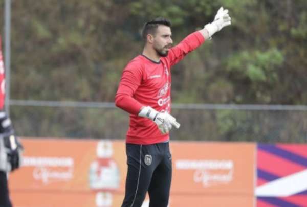 Hern&aacute;n Gal&iacute;ndez reconoci&oacute; extra&ntilde;ar&aacute; a la hinchada ecuatoriana frente a Brasil