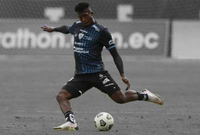 William Pacho jug&oacute; partidos como titular en la temporada 2021