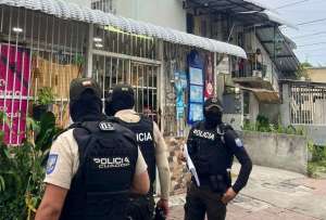 La Polic&iacute;a ejecuta un megaoperativo en Nueva Prosperina, Guayaquil, contra las estructuras criminales "Los &Aacute;guilas" y "Fatales".