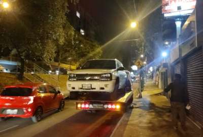 AMT se lleva veh&iacute;culos mal estacionados en la zona del estadio Ol&iacute;mpico Atahualpa