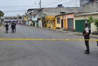 En Durán se evacuó a la gente por la presencia de un artefacto explosivo.