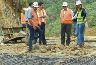 Viceministro de Infraestructura del MTOP recorre obras viales en Carchi e Imbabura