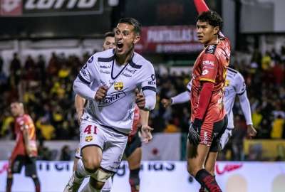 Jes&uacute;s Trindade tras anotar el gol.